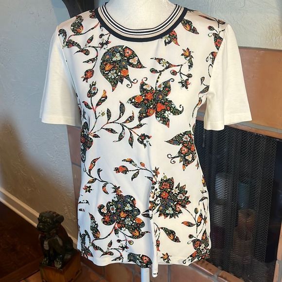 Tory Burch Tops - Tory Burch Floral silk front print T-Shirt, size XS!
